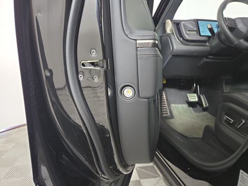 Used 2024 Rivian R1S Adventure AWD/4WD image 32