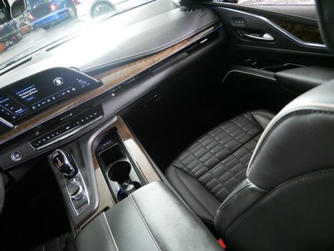 Used 2023 Cadillac Escalade ESV Premium Luxury Platinum w/ LPO, Floor Liner Package AWD/4WD image 11