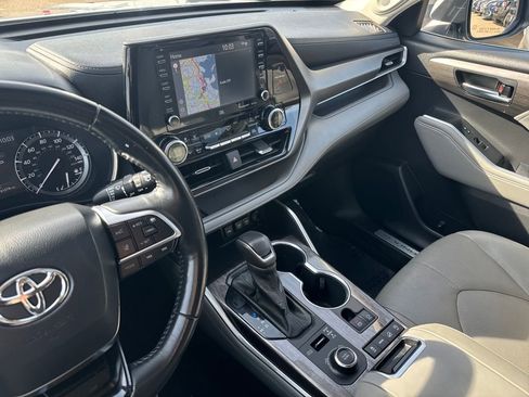 Used 2021 Toyota Highlander Limited image 24