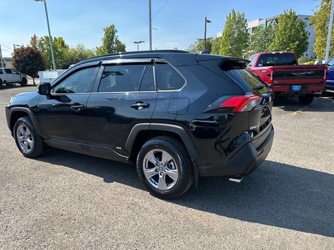 Used 2023 Toyota RAV4 XLE AWD/4WD image 4