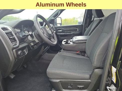 Used 2025 RAM 2500 Big Horn AWD/4WD image 10