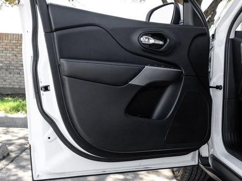 Used 2021 Jeep Cherokee Latitude Lux w/ Comfort/Convenience Group image 54