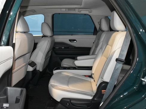 Certified 2024 Nissan Pathfinder SL w/ SL Premium Package AWD/4WD image 18