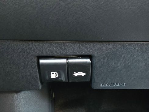 Used 2025 Nissan Versa SR w/ Trunk Package FWD image 21