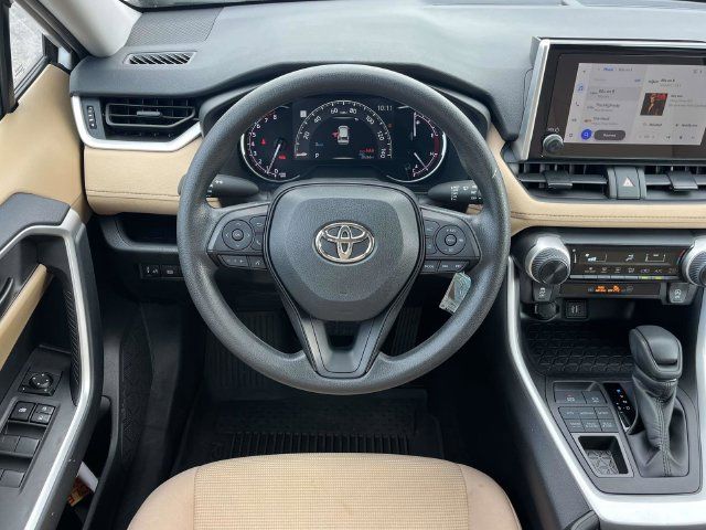 Used 2024 Toyota RAV4 LE AWD/4WD image 17