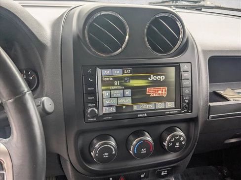 Used 2017 Jeep Patriot High Altitude AWD/4WD image 12