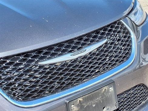 Used 2023 Chrysler Pacifica Limited FWD image 35