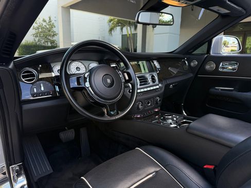 Used 2017 Rolls-Royce Dawn image 24