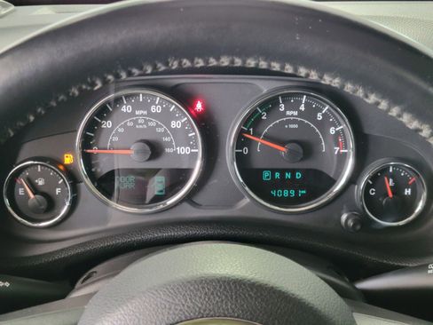 Used 2017 Jeep Wrangler Sport w/ Connectivity Group AWD/4WD image 19