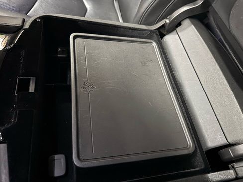 Used 2019 Cadillac Escalade Platinum image 30