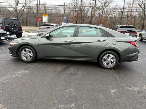 Used 2024 Hyundai Elantra SE image 4