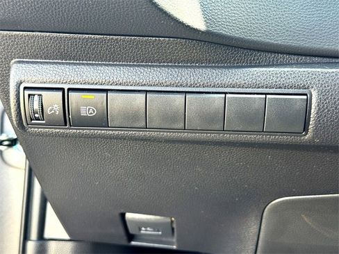 Used 2025 Toyota Corolla SE image 16