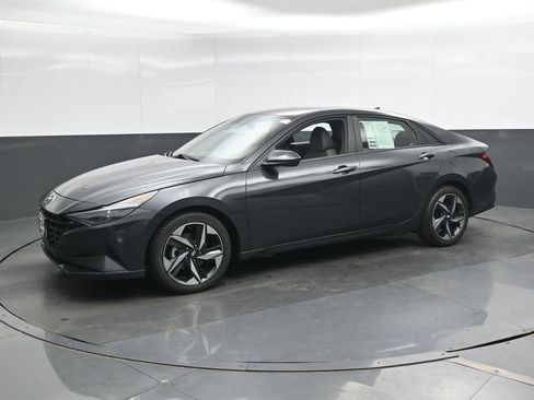 Used 2023 Hyundai Elantra SEL w/ Convenience Package FWD image 7