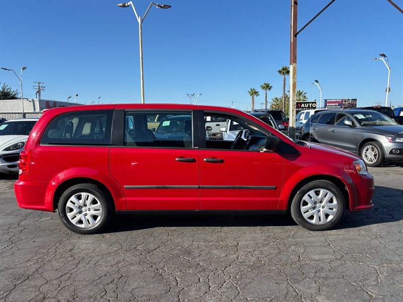 Used 2013 Dodge Grand Caravan American Value Package FWD image 3