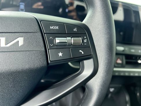 New 2026 Kia K4 FWD image 18