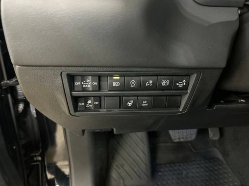 Used 2022 Toyota Tundra Platinum w/ Advanced Package AWD/4WD image 13