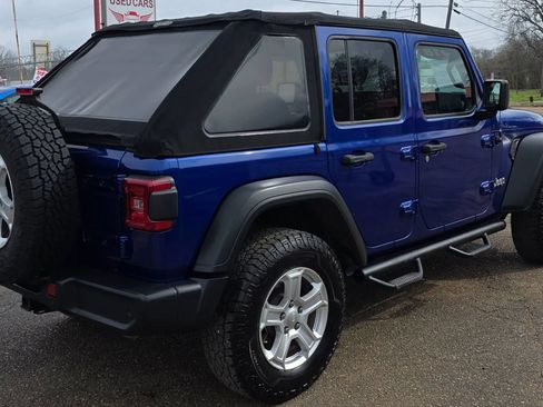 Used 2018 Jeep Wrangler Unlimited Sport S AWD/4WD image 3