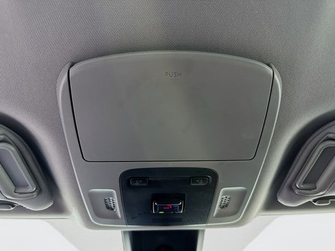 Used 2024 Toyota Camry SE image 18