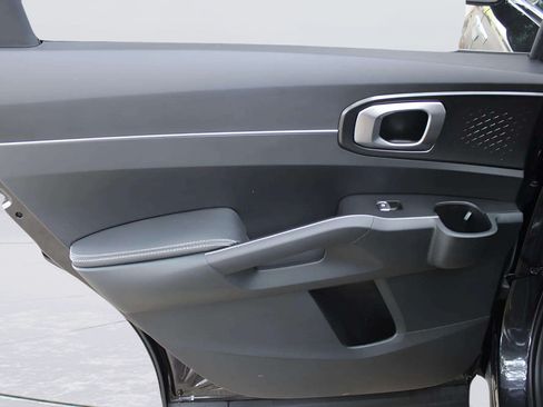 Used 2025 Kia Sorento EX w/ Panoramic Sunroof Package FWD image 17