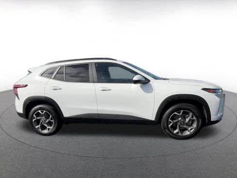 Used 2025 Chevrolet Trax LT w/ LT Convenience Package FWD image 16