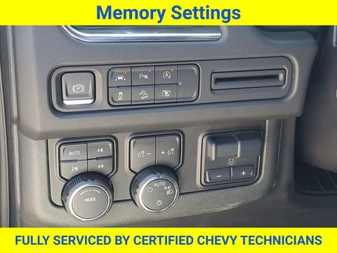 Used 2024 Chevrolet Suburban Z71 w/ Luxury Package AWD/4WD image 28