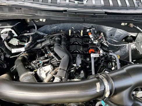 Used 2025 Ford Expedition Active AWD/4WD image 31