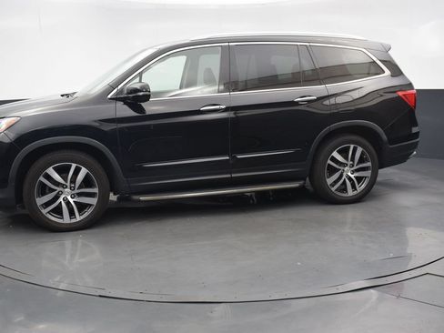 Used 2017 Honda Pilot Touring image 2