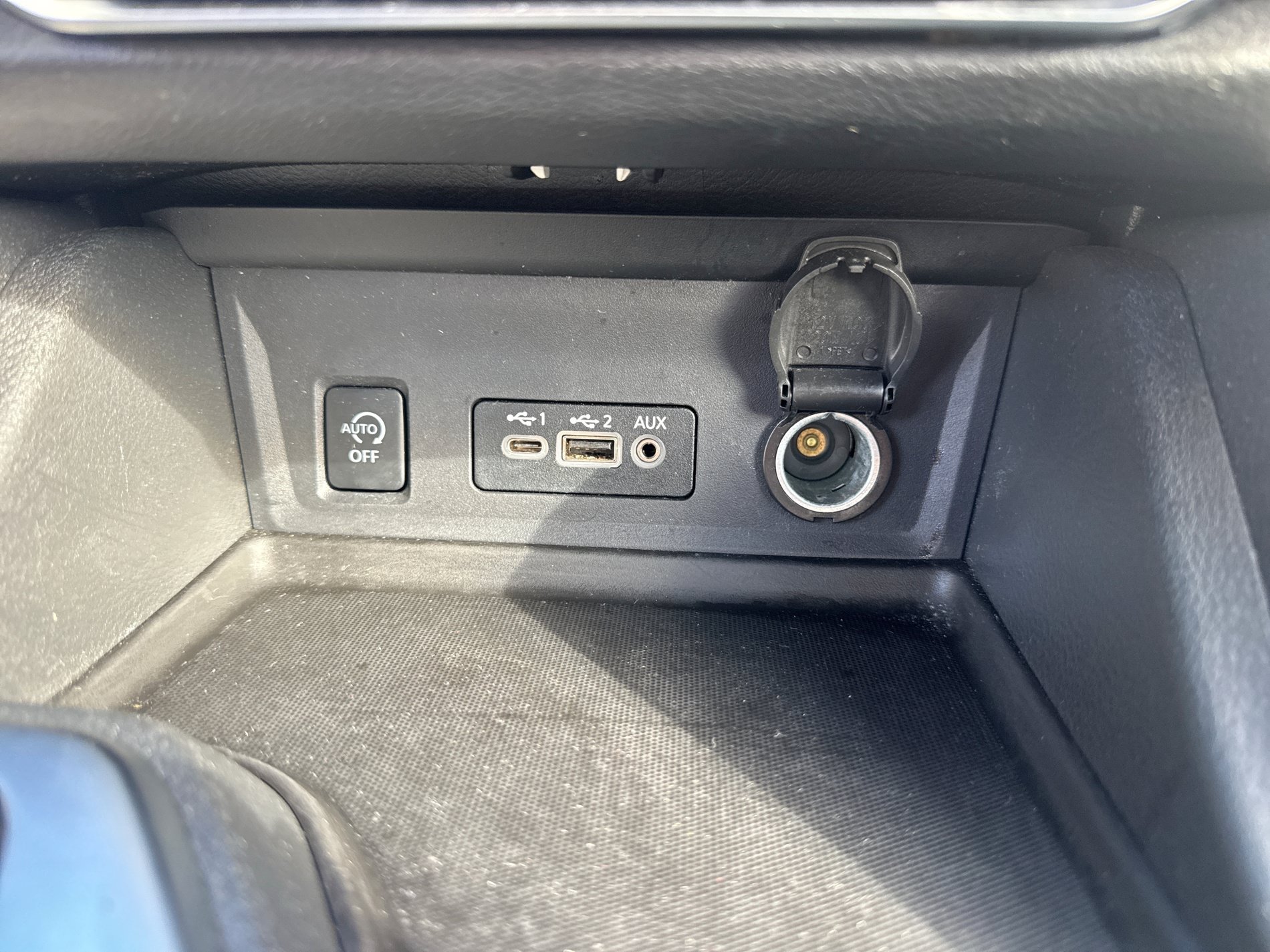 Certified 2025 Nissan Sentra SR w/ Midnight Edition FWD image 21