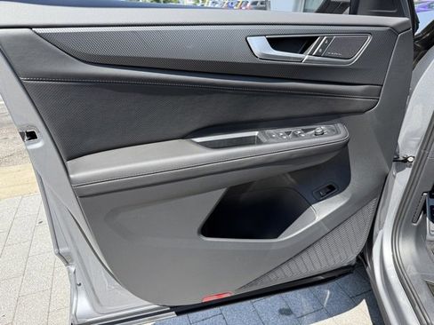 New 2025 Volkswagen Atlas Cross Sport SEL Premium R-Line image 8