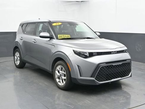 Used 2025 Kia Soul LX w/ LX Technology Package FWD image 5