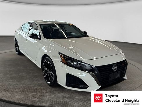 Used 2024 Nissan Altima 2.5 SR FWD image 3