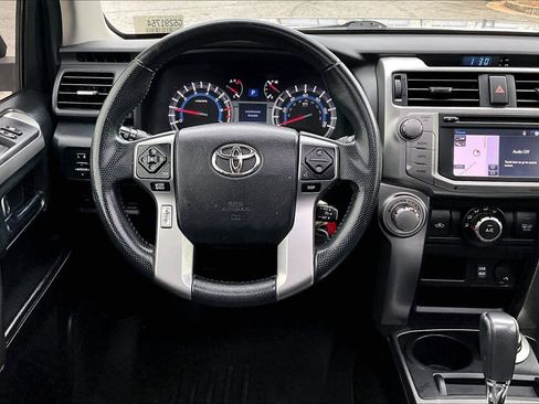 Used 2016 Toyota 4Runner SR5 Premium image 5