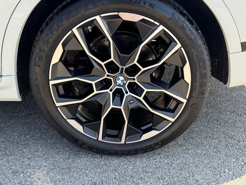 Certified 2024 BMW X7 xDrive40i w/ M Sport Package image 8