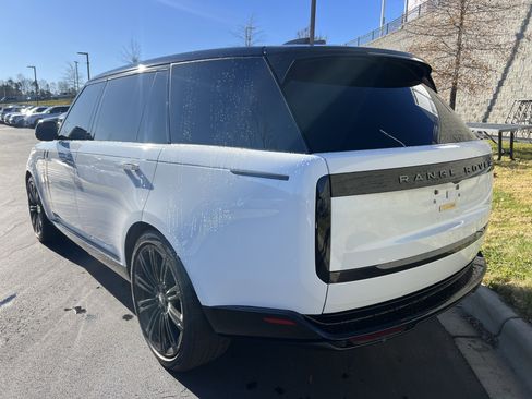 Used 2024 Land Rover Range Rover Long Wheelbase SE image 5