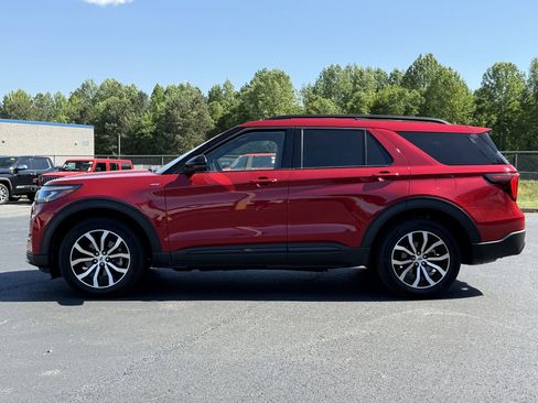 Used 2025 Ford Explorer ST-Line image 13