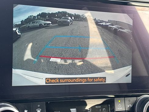 Used 2023 Toyota Highlander XLE image 31