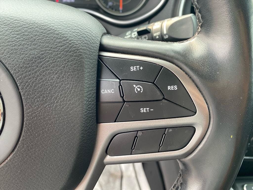 Used 2021 Jeep Cherokee Latitude Lux AWD/4WD image 17