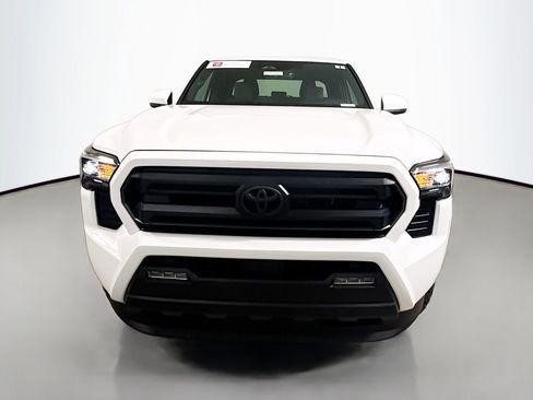 Used 2025 Toyota Tacoma SR5 AWD/4WD image 2