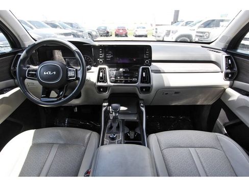 Used 2023 Kia Sorento S w/ Panoramic Sunroof Package AWD/4WD image 10