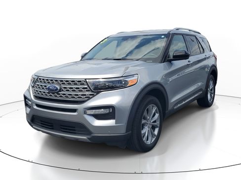Used 2023 Ford Explorer Limited AWD/4WD image 3