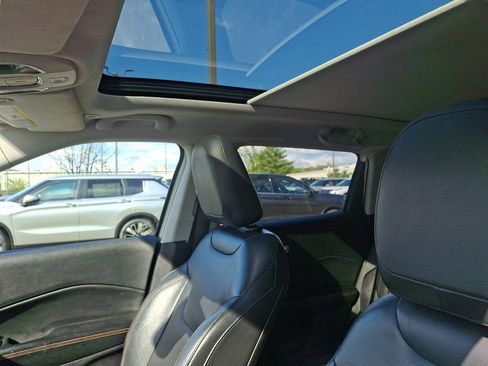 Used 2018 Jeep Compass Limited w/ Navigation Group AWD/4WD image 24