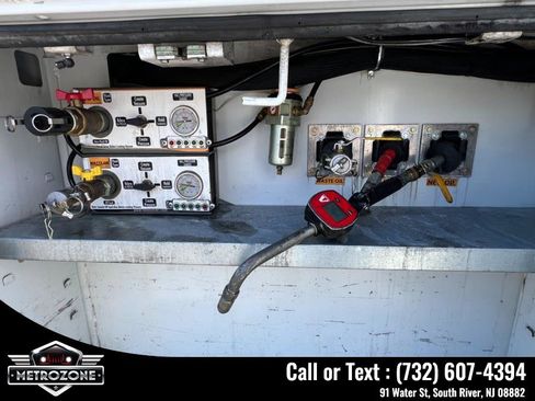 Used 2019 Freightliner Sprinter 3500 w/ Premium Package image 29