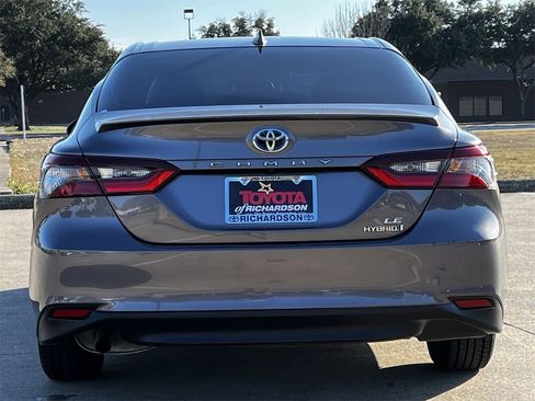Used 2024 Toyota Camry LE image 5