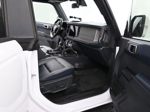 Used 2024 Ford Bronco Outer Banks w/ Sasquatch Package AWD/4WD image 12