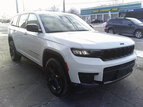 Used 2022 Jeep Grand Cherokee L Laredo image 8