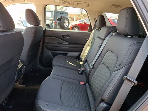 Certified 2025 Nissan Pathfinder SV FWD image 12