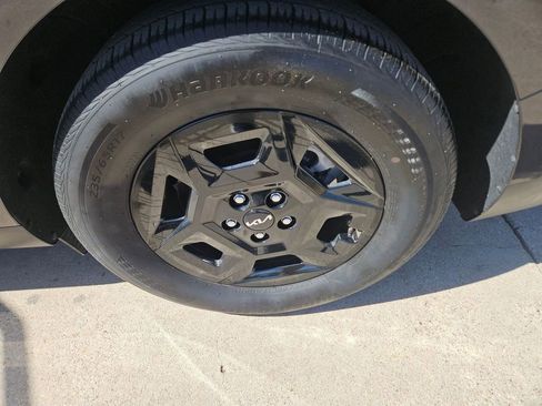 Used 2025 Kia Carnival LXS image 26