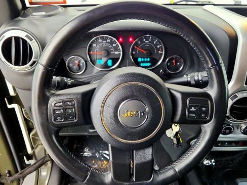 Used 2016 Jeep Wrangler Unlimited Sahara w/ Dual Top Group AWD/4WD image 13