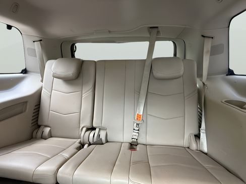 Used 2017 Cadillac Escalade Luxury AWD/4WD image 12