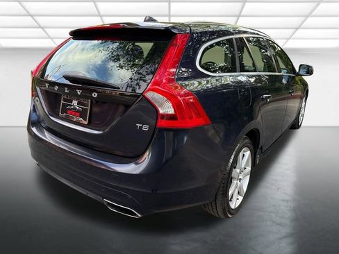 Used 2016 Volvo V60 T5 Platinum FWD image 5